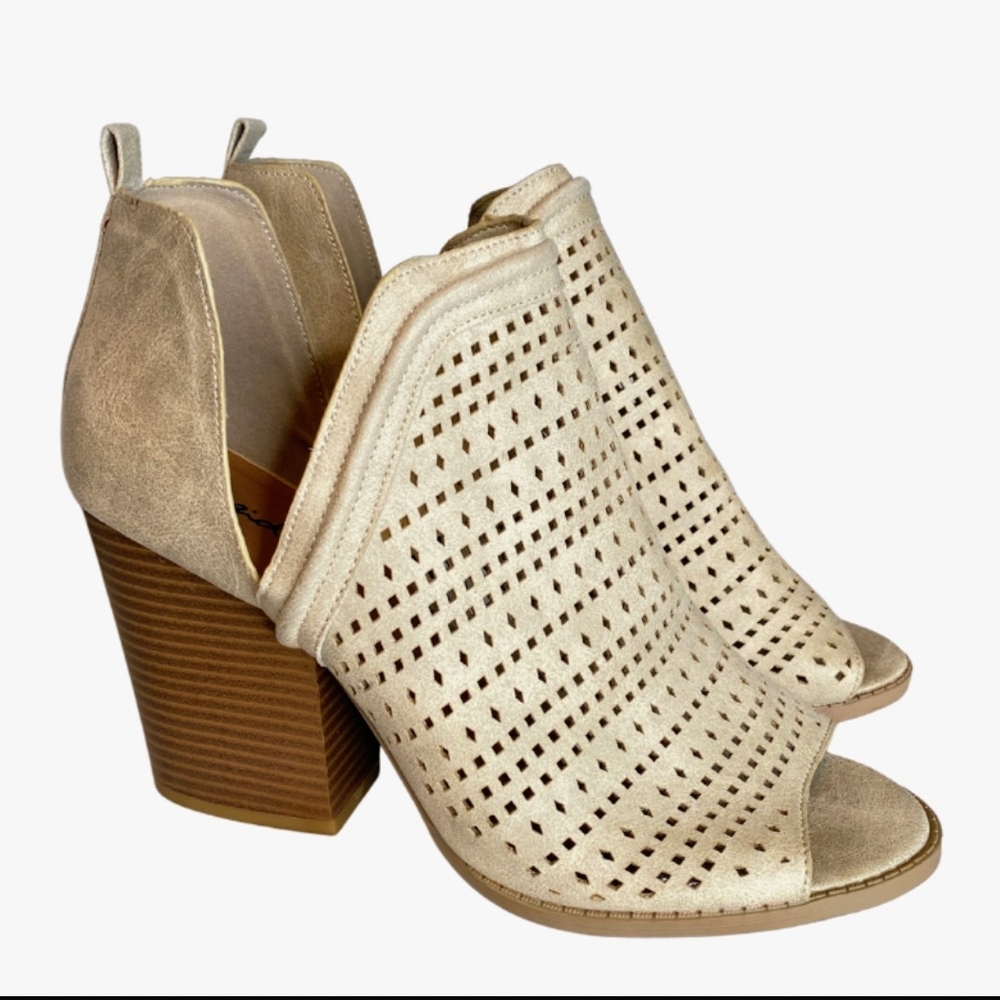Qupid Barned Perforated Peep-toe, Cream Heeled Boots
